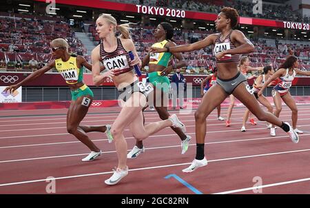 Tokio, Japan. August 2021. Athleten treten beim 4x400-m-Finale der Frauen bei den Olympischen Spielen 2020 in Tokio, Japan, am 7. August 2021 an. Quelle: Li Ming/Xinhua/Alamy Live News Stockfoto