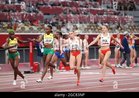 Tokio, Japan. August 2021. Athleten treten beim 4x400-m-Finale der Frauen bei den Olympischen Spielen 2020 in Tokio, Japan, am 7. August 2021 an. Quelle: Li Ming/Xinhua/Alamy Live News Stockfoto