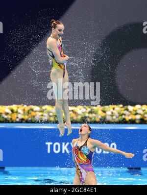 Tokio, Japan. August 2021. Das Team ROC tritt während des freien Routine-Spiels des künstlerischen Schwimmteams bei den Olympischen Spielen 2020 in Tokio, Japan, am 7. August 2021 an. Quelle: Ding Xu/Xinhua/Alamy Live News Stockfoto