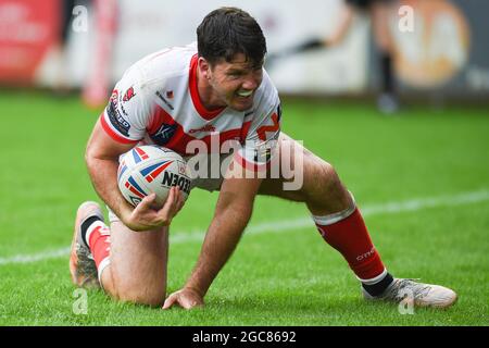 St. Helens, England - 7. August 2021 - Lachlan Coote von St. Helens versucht es während der Rugby League Betfred Super League St. Helens gegen Catalan Dragons im Totally Wicked Stadium, St. Helens, UK Dean Williams Stockfoto