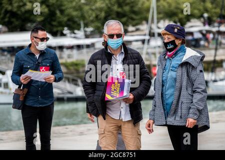 La Rochelle, Frankreich. August 2021. Die Sommerkarawane der PCF auf der Bühne von La Rochelle, Frankreich, am 06. August 2021. Fabien Roussel, PCF-Kandidat, startet im Juli eine Sommerkarawane aus Marseille, die Frankreich an der französischen Küste bereist, um das Land zu treffen. Foto von Pierrick Villette/Avenir Pictures/ABACAPRESS.COM Quelle: Abaca Press/Alamy Live News Stockfoto