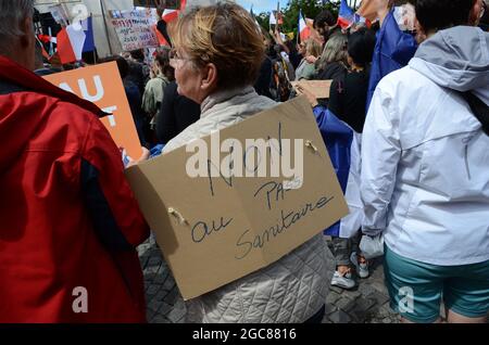 4. Tag gegen den Gesundheitspass in Frankreich, hier die Demonstration auf Initiative des Europaabgeordneten Florian Philippot, Vorsitzender der Gruppe 'les patriotes' Stockfoto