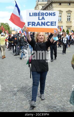 4. Tag gegen den Gesundheitspass in Frankreich, hier die Demonstration auf Initiative des Europaabgeordneten Florian Philippot, Vorsitzender der Gruppe 'les patriotes' Stockfoto