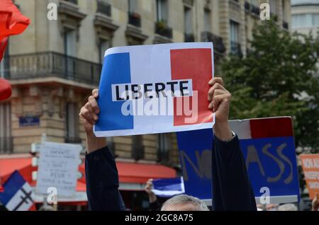 4. Tag gegen den Gesundheitspass in Frankreich, hier die Demonstration auf Initiative des Europaabgeordneten Florian Philippot, Vorsitzender der Gruppe 'les patriotes' Stockfoto