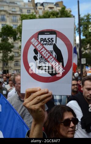 4. Tag gegen den Gesundheitspass in Frankreich, hier die Demonstration auf Initiative des Europaabgeordneten Florian Philippot, Vorsitzender der Gruppe 'les patriotes' Stockfoto