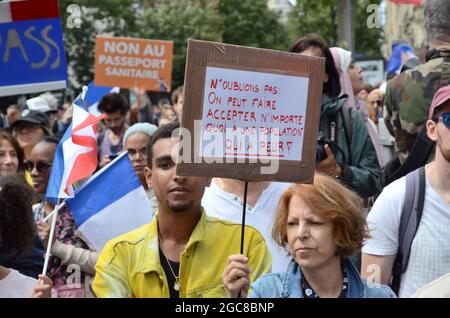 4. Tag gegen den Gesundheitspass in Frankreich, hier die Demonstration auf Initiative des Europaabgeordneten Florian Philippot, Vorsitzender der Gruppe 'les patriotes' Stockfoto