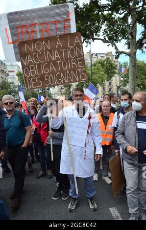 4. Tag gegen den Gesundheitspass in Frankreich, hier die Demonstration auf Initiative des Europaabgeordneten Florian Philippot, Vorsitzender der Gruppe 'les patriotes' Stockfoto