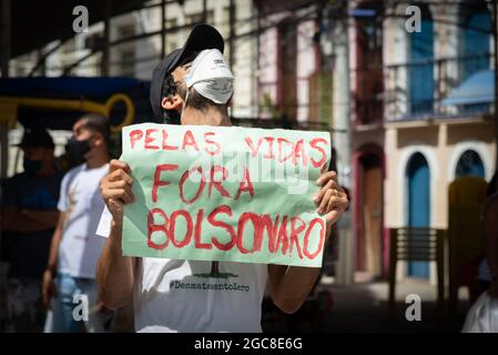 Salvador, Bahia, Brasilien - 29. Mai 2021: Protestierende protestieren durch die Straßen der Innenstadt von Salvador, Bah, gegen die Regierung von Präsident Jair Bolsonaro Stockfoto