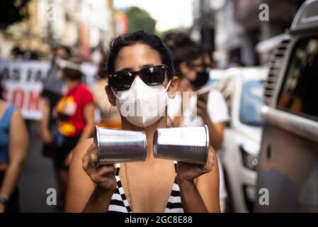 Salvador, Bahia, Brasilien - 29. Mai 2021: Protestierende protestieren durch die Straßen der Innenstadt von Salvador, Bah, gegen die Regierung von Präsident Jair Bolsonaro Stockfoto