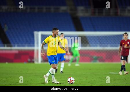 7. August 2021; Internationales Stadion Yokohama, Yokohama, Präfektur Kanagawa, Japan; Olympische Sommerspiele 2020 in Tokio, Fußballfinale, Brasilien, gegen Spanien; Douglas Luiz aus Brasilien Stockfoto