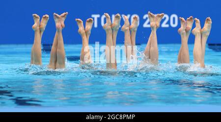 Tokio, Japan. August 2021. Das Team Ukraine tritt während des freien Routine-Spiels des künstlerischen Schwimmteams bei den Olympischen Spielen 2020 in Tokio, Japan, am 7. August 2021 an. Quelle: Ding Xu/Xinhua/Alamy Live News Stockfoto