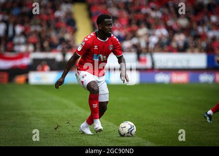 LONDON, GROSSBRITANNIEN. 7. AUGUST Diallang Jaiyesimi von Charlton Athletic am Ball während des Spiels der Sky Bet League 1 zwischen Charlton Athletic und Sheffield am Mittwoch im Valley, London, am Samstag, den 7. August 2021. (Kredit: Tom West | MI News) Kredit: MI Nachrichten & Sport /Alamy Live News Stockfoto