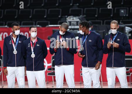 Saitama, Japan. August 2021. Französische Spieler nehmen an der Verleihung des Basketballs der Männer bei den Olympischen Spielen 2020 in Tokio in Saitama, Japan, am 7. August 2021 Teil. Quelle: Pan Yulong/Xinhua/Alamy Live News Stockfoto