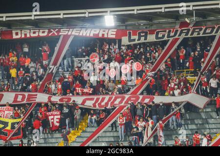 Fans von Independiente Santa Fe, die ihr Team im Spiel unterstützen, würden zum dritten Mal gegen Atletico Nacional 1 0 verlieren Stockfoto