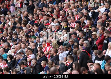 SUNDERLAND, GROSSBRITANNIEN. 7. AUGUST Gesamtansicht der Sunderland-Fans während des Spiels der Sky Bet League 1 zwischen Sunderland und Wigan Athletic im Stadion of Light, Sunderland, am Samstag, 7. August 2021. (Kredit: Will Matthews | MI News) Kredit: MI News & Sport /Alamy Live News Stockfoto