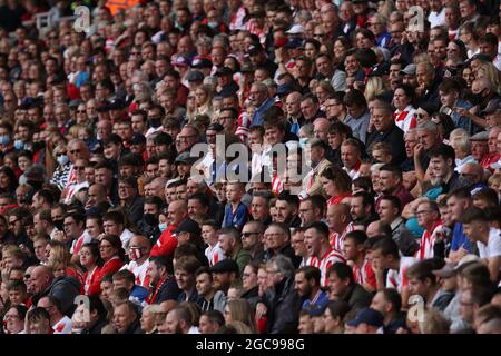 SUNDERLAND, GROSSBRITANNIEN. 7. AUGUST Gesamtansicht der Sunderland-Fans während des Spiels der Sky Bet League 1 zwischen Sunderland und Wigan Athletic im Stadion of Light, Sunderland, am Samstag, 7. August 2021. (Kredit: Will Matthews | MI News) Kredit: MI News & Sport /Alamy Live News Stockfoto