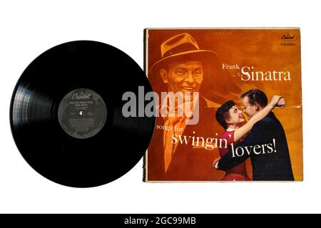 Jazz- und Easy Listening-Musiker, Frank Sinatra-Musikalbum auf Vinyl-Schallplatte. Titel: Songs for Swingin' Lovers! Albumcover Stockfoto