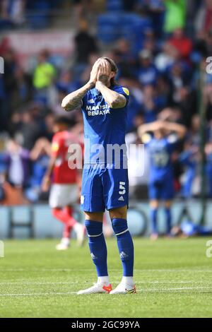 CARDIFF, GROSSBRITANNIEN. 7. AUGUST Aden Flint von Cardiff City reagiert, als seine Seite eine einfache Chance verpasst, während des Sky Bet Championship-Spiels zwischen Cardiff City und Barnsley im Cardiff City Stadium, Cardiff am Samstag, den 7. August 2021, zu Punkten. (Kredit: Jeff Thomas | MI Nachrichten) Kredit: MI Nachrichten & Sport /Alamy Live Nachrichten Stockfoto