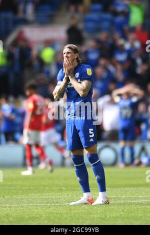 CARDIFF, GROSSBRITANNIEN. 7. AUGUST Aden Flint von Cardiff City reagiert, als seine Seite eine einfache Chance verpasst, während des Sky Bet Championship-Spiels zwischen Cardiff City und Barnsley im Cardiff City Stadium, Cardiff am Samstag, den 7. August 2021, zu Punkten. (Kredit: Jeff Thomas | MI Nachrichten) Kredit: MI Nachrichten & Sport /Alamy Live Nachrichten Stockfoto