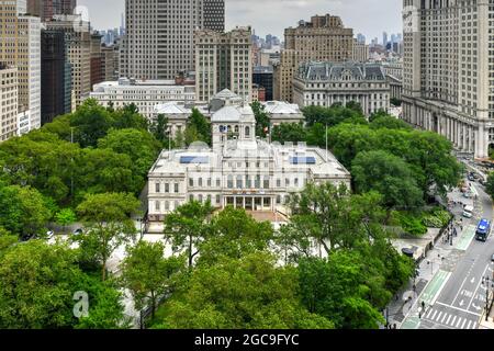 New York City - 13. Juni 2021: Panorama-Luftaufnahme der Wolkenkratzer von Lower Manhattan in New York City. Stockfoto