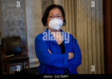 Washington, Vereinigte Staaten. August 2021. Der US-Senator Mazie Hirono (Demokrat von Hawaii) verlässt die Senatskammer während einer Abstimmung im US-Kapitol in Washington, DC, am Samstag, dem 7. August 2021. Kredit: Rod Lampey/CNP/dpa/Alamy Live Nachrichten Stockfoto