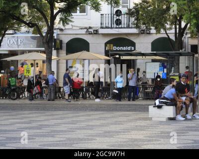 Lissabon, Lissabon Portugal. August 2021. (INT) Bewegung der Menschen in Lissabon. 7. August 2021, Lissabon, Portugal: Bewegung der Menschen in Lissabon, Portugal, am Samstag (7), an einem angenehmen Nachmittag im europäischen Sommer. (Bild: © Edson De Souza/TheNEWS2 über ZUMA Press Wire) Stockfoto