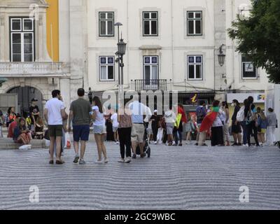 Lissabon, Lissabon Portugal. August 2021. (INT) Bewegung der Menschen in Lissabon. 7. August 2021, Lissabon, Portugal: Bewegung der Menschen in Lissabon, Portugal, am Samstag (7), an einem angenehmen Nachmittag im europäischen Sommer. (Bild: © Edson De Souza/TheNEWS2 über ZUMA Press Wire) Stockfoto