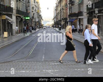 Lissabon, Lissabon Portugal. August 2021. (INT) Bewegung der Menschen in Lissabon. 7. August 2021, Lissabon, Portugal: Bewegung der Menschen in Lissabon, Portugal, am Samstag (7), an einem angenehmen Nachmittag im europäischen Sommer. (Bild: © Edson De Souza/TheNEWS2 über ZUMA Press Wire) Stockfoto