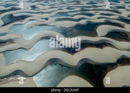 Luftaufnahme der Sanddünen im Lencois Maranhenses Nationalpark, Brasilien Stockfoto