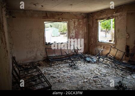 Mugla, Istanbul, TÜRKEI. August 2021. Die Türkei bekämpft seit dem 28. Juli Waldbrände.Neben Feuerwehrleuten und Forstarbeitern nahmen viele Zivilisten und Freiwillige an den Löscharbeiten Teil.in vielen Städten des Landes kamen acht Menschen bei Bränden ums Leben. Tausende von Tieren kamen ums Leben, Wald- und Agrarflächen sowie Gewächshausflächen in der Region wurden zur Asche. (Bild: © Sedat ElbasanZUMA Wire) Stockfoto