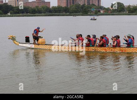 Flushing Corona Park Queens. August 2021. Flushing Park, Queens, New York, USA, August 07, 2021 - jährliches Drachenboot-Festival in Hongkong 2021 im Flushing Corona Park, Queens. Kredit: Luiz Rampelotto/EuropaNewswire FOTOKREDIT OBLIGATORISCH./dpa/Alamy Live Nachrichten Stockfoto