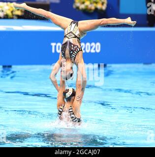 Tokio, 7. AUG 2021 : Artistic Swimming Finals - Russland, China und die Ukraine haben am Samstag in Tokio die Gold-, Silber- und Bronzemedaillen gewonnen. Kredit: Seshadri SUKUMAR/Alamy Live Nachrichten Stockfoto