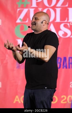Pozzuoli, Italien. August 2021. Peppe Iodice, Komiker und Schauspieler während der Kermesse in Pozzuoli mit dem Titel „POZZUOLI E'CASAMIA“. (Foto: Salvatore Esposito/Pacific Press) Quelle: Pacific Press Media Production Corp./Alamy Live News Stockfoto