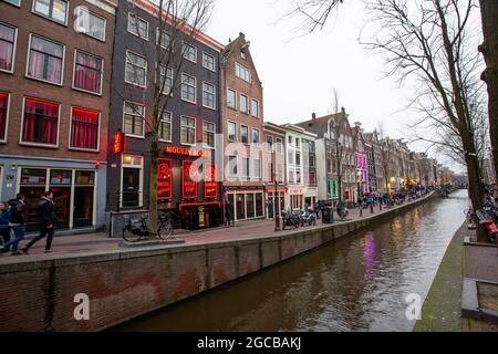 Kanal in Amsterdam, Holland, Niederlande. Stockfoto