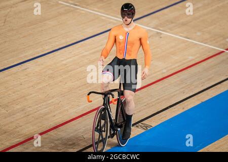 TOKIO, JAPAN - 8. AUGUST: Harrie Lavreysen aus den Niederlanden tritt während der Olympischen Spiele 2020 in Tokio am 8. August 2021 auf dem Izu Velodrome in Tokio, Japan, bei den Mannschaftsspielen in Keirin an (Foto: Yannick Verhoeven/Orange Picics) NOCNSF Stockfoto