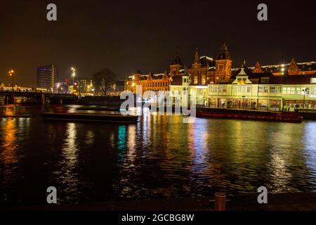 Nachtansicht Amsterdam, Holland, Niederlande Stockfoto