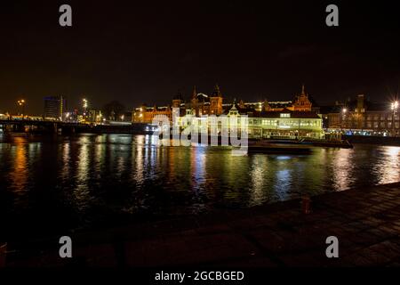 Nachtansicht Amsterdam, Holland, Niederlande Stockfoto