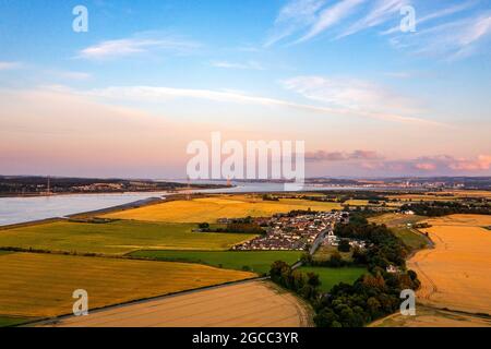 Luftaufnahme von Dunmore nach Airth und dem Firth of Forth, Schottland, Großbritannien Stockfoto