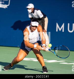 07. August 2021 San Jose, CA USA Ana Konjuh aus Kroatien gibt einen Schuss während des Mubadala Silicon Valley Classic Semifinals Evening Match zwischen Ana Konjuh( CRO) gegen Danielle Collins ( USA ) an der San Jose State University San Jose Calif. Thurman James/CSM zurück Stockfoto