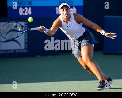 07. August 2021 San Jose, CA USA Ana Konjuh aus Kroatien gibt einen Schuss während des Mubadala Silicon Valley Classic Semifinals Evening Match zwischen Ana Konjuh( CRO) gegen Danielle Collins ( USA ) an der San Jose State University San Jose Calif. Thurman James/CSM zurück Stockfoto