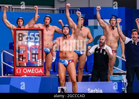 TOKIO, JAPAN - 8. AUGUST: Team Serbien mit Dusan Mandic aus Serbien während des Olympischen Wasserball-Turniers 2020 in Tokio am 8. August 2021 im Tatsumi Waterpolo Center in Tokio, Japan (Foto: Marcel ter Bals/Orange Picles) Stockfoto