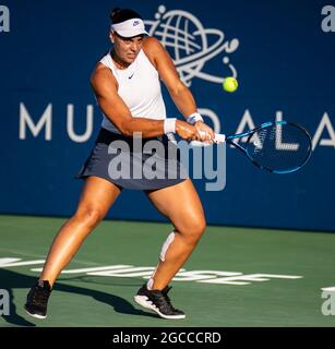 07. August 2021 San Jose, CA USA Ana Konjuh aus Kroatien gibt einen Schuss während des Mubadala Silicon Valley Classic Semifinals Evening Match zwischen Ana Konjuh( CRO) gegen Danielle Collins ( USA ) an der San Jose State University San Jose Calif. Thurman James/CSM zurück Stockfoto