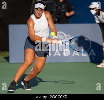 07. August 2021 San Jose, CA USA Ana Konjuh aus Kroatien gibt einen Schuss während des Mubadala Silicon Valley Classic Semifinals Evening Match zwischen Ana Konjuh( CRO) gegen Danielle Collins ( USA ) an der San Jose State University San Jose Calif. Thurman James/CSM zurück Stockfoto