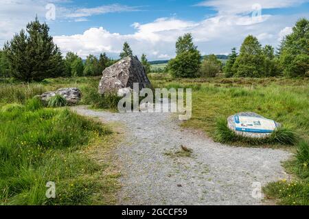 Bruce's Stone und Information Schild an Loch Clatteringshaws, Dumfries und Galloway, Schottland Stockfoto