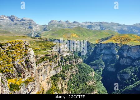 Der Monte Perdido und der Canyon de Anisclo in den Pyrenäen Stockfoto