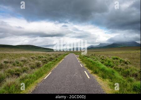 Ballaghasheen Pass, abgelegener Berg in der Grafschaft Kerry, Irland Stockfoto