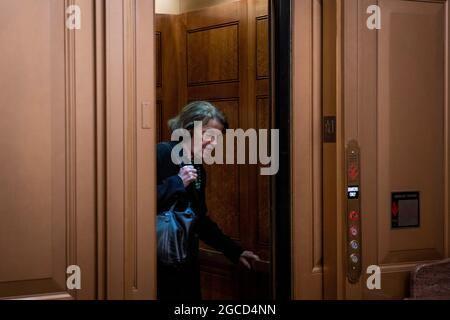 Die Senatorin der Vereinigten Staaten, Dianne Feinstein (Demokratin von Kalifornien), trifft am Samstag, den 7. August 2021, zur Abstimmung im US-Kapitol ein. Kredit: Rod Lamkey / CNP Stockfoto