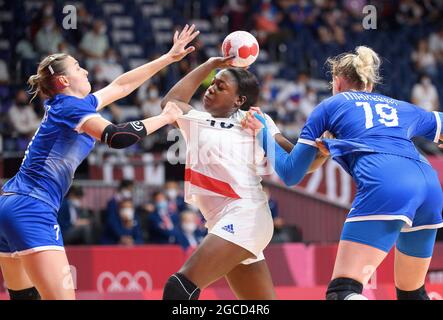 Tokio, Japan. 08. August 2021. Von links nach rechts Daria DMITRIEVA (ROC) Grace ZAADI DEUNA (FRA) Kseniia MAKEEVA Kseniia (ROC) Action, ROC - FRA 25: 30, Handball, Goldmedaillenspiel, Damenfinale, womenÕs Handballfinale, Yoyogi National Stadium 08.08.2021 Olympische Sommerspiele 2020, ab 23.07. - 08.08.2021 in Tokio/Japan. Kredit: dpa/Alamy Live Nachrichten Stockfoto