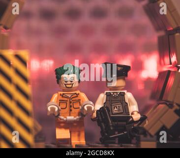 LEGO dc Comics minifiguren Joker und Gefängniswärter Stockfoto