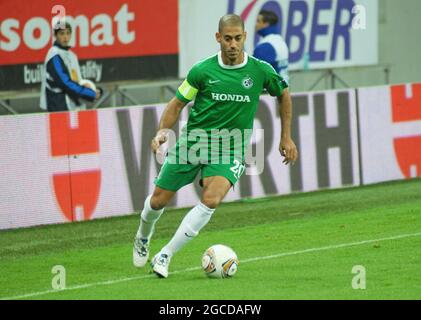 BUKAREST, RUMÄNIEN - 3. NOVEMBER 2011: Yaniv Katan von Maccabi, im Einsatz während des UEFA Europa League Group J-Spiels zwischen FCSB und Maccabi Haifa in der Nationalarena. Stockfoto